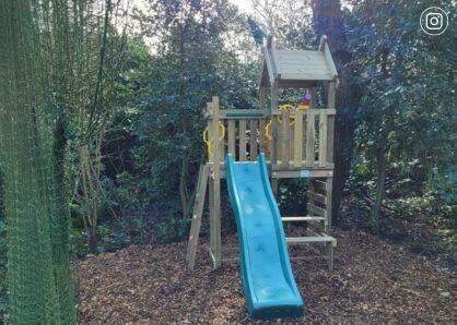 Jungle Gym Spieltürme mit Picknicktisch